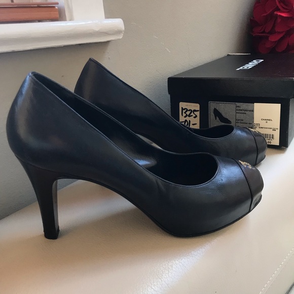 CHANEL DEEP BLUE PLATFORM HEELS - Picture 4 of 5